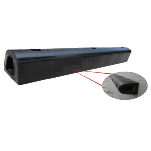 STRIKE-PREVENTING CURB